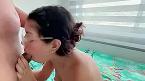 This amateur nerd is dealing with tight clothing