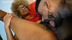 chupando a buceta peluda da minha namorada 😋