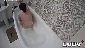 i luv vilika films her real late-night bath routine for her reality show