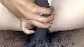 mi hijastra quiere follar mientras frota el pene con su coño peludo!