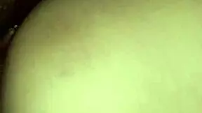 mi hijastra quiere follar mientras frota el pene con su coño peludo!