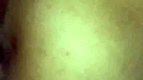 mi hijastra quiere follar mientras frota el pene con su coño peludo!