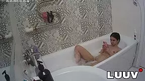 i luv vilika films her real late-night bath routine for her reality show