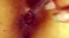 mi hijastra quiere follar mientras frota el pene con su coño peludo!