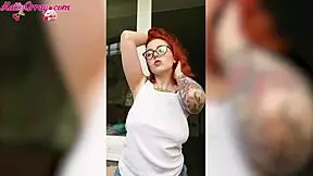 sexy babe washing windows in wet t-shirt lol 😏