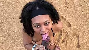 conheci essa linda morena na praia conversar vai conversar vem at� que rolou uma bela foda with big tits flashing