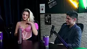 loi safada shows off blowjob skills and gets pussy licked after bus confession