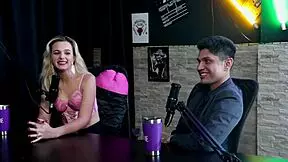 loi safada shows off blowjob skills and gets pussy licked after bus confession