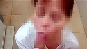 Ruivinha Sees Cousin Masturbating in Bath and Helps