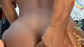 morenita gostosa se destrosa el culo con un dildo gigante