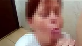 Ruivinha Sees Cousin Masturbating in Bath and Helps