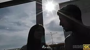 Tricky guy fucks hot chick for cash