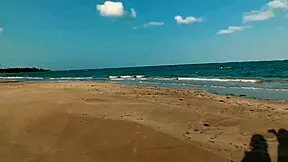 levei minha meia irm� na praia e comi a buceta virgem dela perdeu a virgindade em p�blico