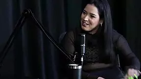 a gostosa da pri melancia sensualizando seus enormes peitos e mostrando sua bunda no preliminares podcast com bia hot watch on sheer red