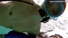 Minnie Manga's Underwater Dildo Blowjob: Teasing Or Tempting?