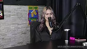 a negra gostosa da vicky menage mostrou sua buceta e ficou molhadinha - veja o que aconteceu no preliminares podcast com bia hot watch on sheer red