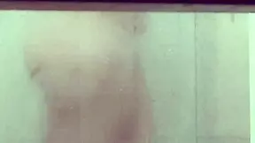 Irm�o Pervertido Deixa C�mera Escondida Para Gravar A Irm� Tomando Banho V�deo Real