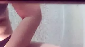 Irm�o Pervertido Deixa C�mera Escondida Para Gravar A Irm� Tomando Banho V�deo Real