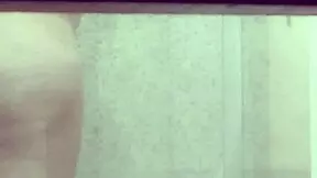 Irm�o Pervertido Deixa C�mera Escondida Para Gravar A Irm� Tomando Banho V�deo Real