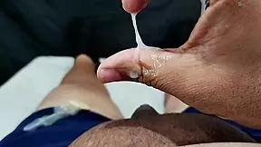 damn i bought this thick toy for my american girlfriend to cum hard while i'm working