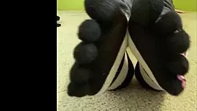 she's all about that foot worship with her sexy toes and butts