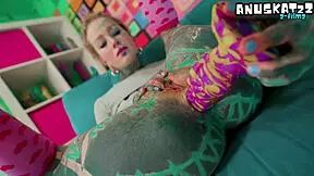 omg watch this skinny tattooed goth stretch her tiny butthole with huge dildos n squirt 😈🔥
