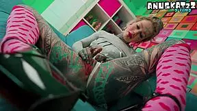 omg watch this skinny tattooed goth stretch her tiny butthole with huge dildos n squirt 😈🔥