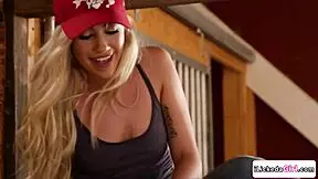 brunette licks her hairy bff's pussy outdoors 😍👅💦