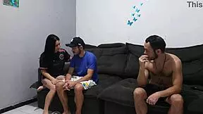 Meu marido perdeu aposta e agora amigo fode minha boca na frente dele