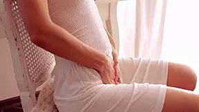 This juicy amateur lady takes deep doggystyle thrusts right into her wet pussy