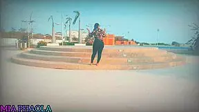 hey culona how much to ride my cock raw for cash on medellín streets?