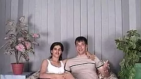 coppia italiana vintage con lei pelosa bocchinara lecca e si fa scopare in gruppo facciale