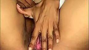 Mi coño mojadito begs for fingering on bed solo latina play