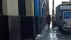 en la calle una se�ora madura es PERSEGUIDA pillada y cogida por un joven a cambio de pagarle sus deudas... no te demores mucho al follar por favor tengo que volver a casa