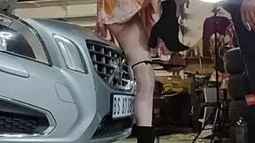 bella james' car breakdown leaves her wet pussy dripping for mechanic bellarose34's cashless fix