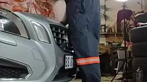 bella james' car breakdown leaves her wet pussy dripping for mechanic bellarose34's cashless fix