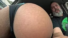 Novinha Briane Cristina Gives First-Time Car Creampie Bareback