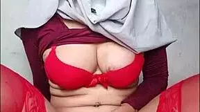 how does hijab shemale cum riding that fat dildo solo?