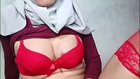 how does hijab shemale cum riding that fat dildo solo?