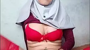 how does hijab shemale cum riding that fat dildo solo?