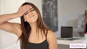 Boss lady's toe sucking sends waves of ecstatic pleasure through babe