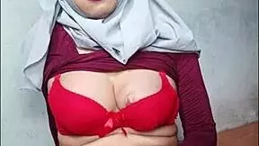 how does hijab shemale cum riding that fat dildo solo?