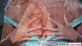 wanna see niki lee young babe's tight wet pussy in pearls?