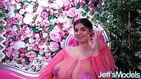 Young BBW Rose D Kush sucks faux cock then rides it hard?