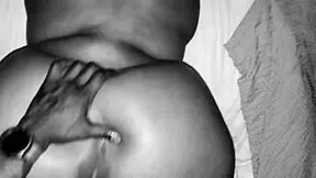 Big Booty New Orleans Teen's Pussy Farts Seductively