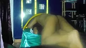 la película aburrida y yo caliente, nos echamos un casero-clip rapidito en la cama