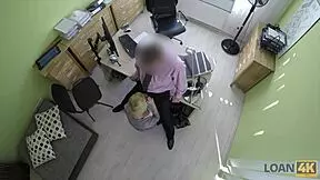 Chérie gives wet pussy to nasty credit agent for drilling