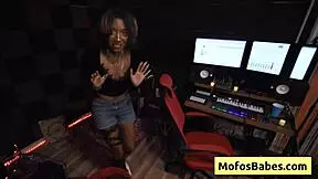 nia bleu shakes big naturals seducing engineer for bedroom pounding