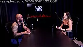 gosta do pau médio? ela parou a gravação porque o cliente não pagou e ficou sem o cuzinho de agatha mama no see-through red 😈🔥