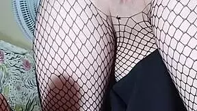 babe i see ya masturbating that tight asshole with toy... damn now shoving it deep in your cuzinho!